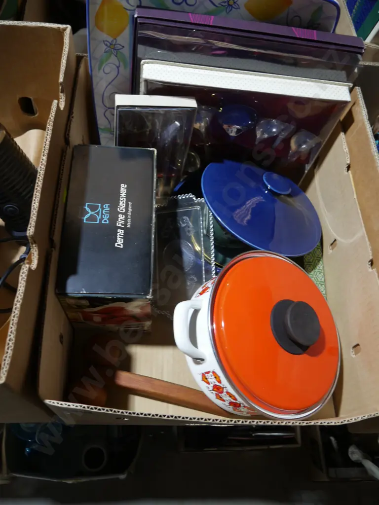 Casserole pot, cutlery sets etc Image 1++