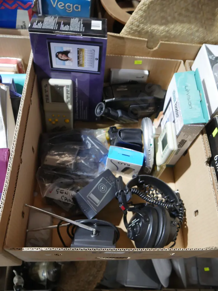 Sony headphones, digital photo frame etc Image 1++