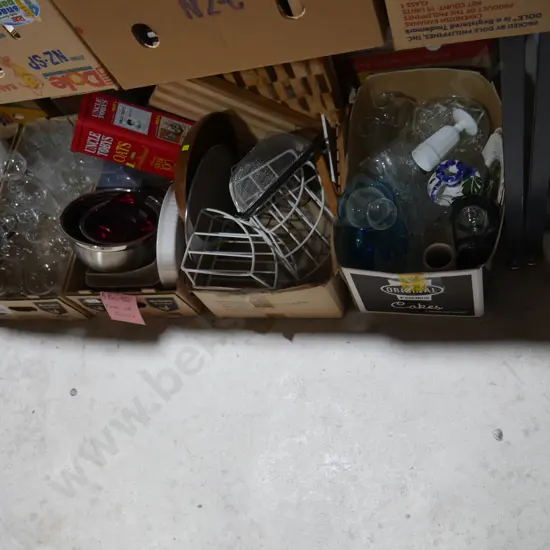 5 boxes of kitchenware
