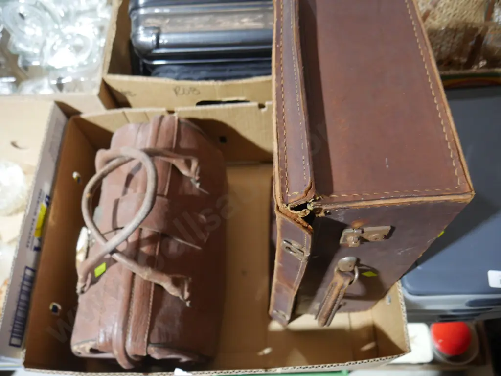 Briefcase, leather bag Image 1++