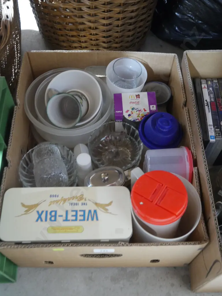 Box of kitchenware Image 1++