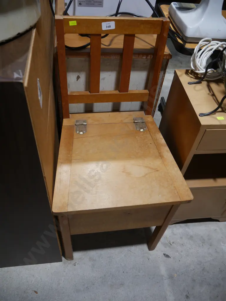 Commode chair Image 1++