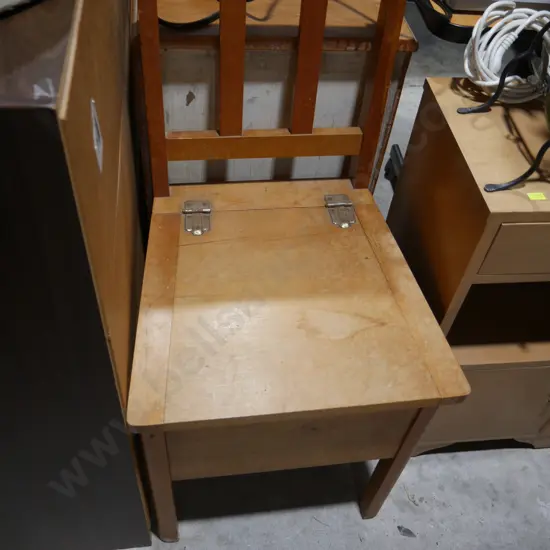 Commode chair