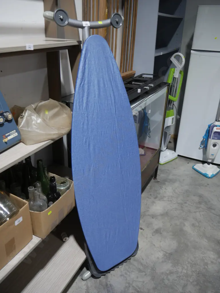Ironing board Image 1++