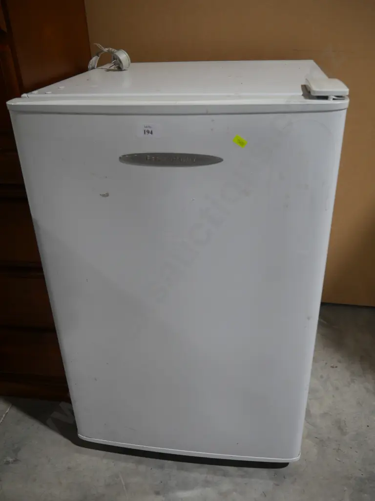 Fisher & Paykel bar fridge Image 1++