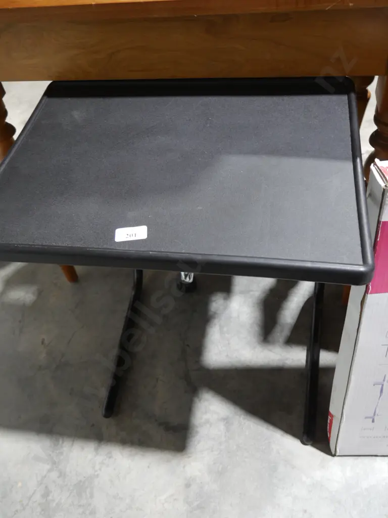 Tray table Image 1++