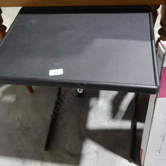 Tray table