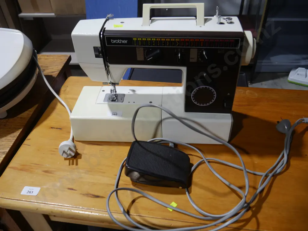 Brother sewing machine Image 1++
