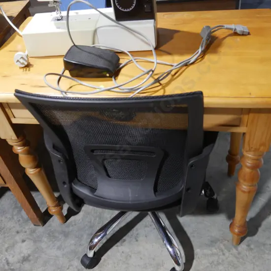 Office chair and desk