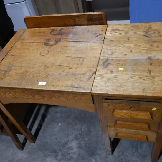 Sewing desk