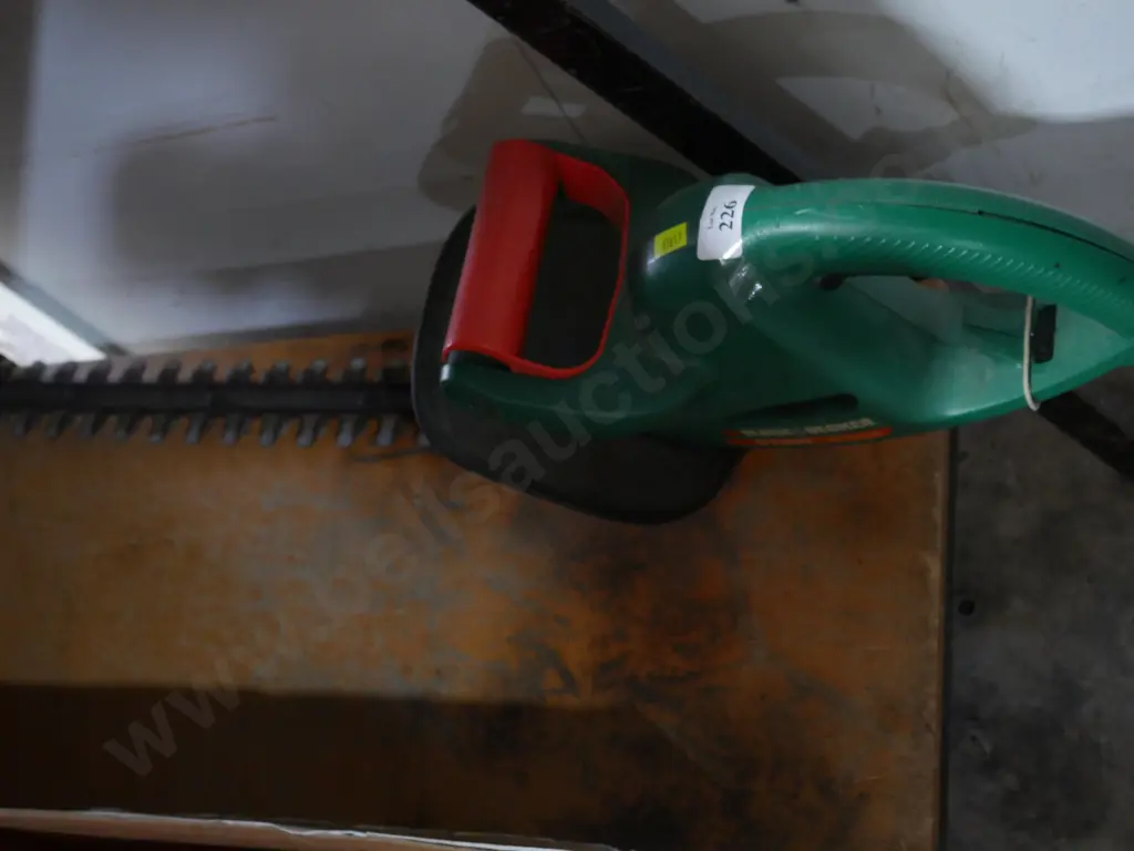 Black & Decker hedge trimmer Image 1++