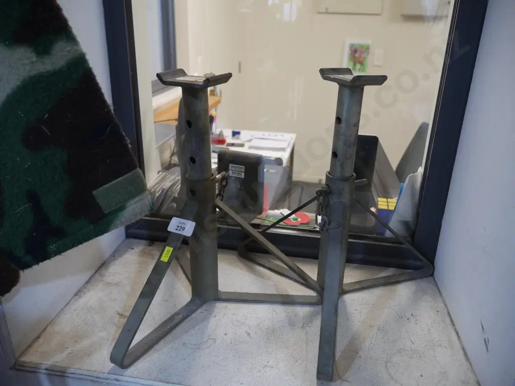 Jack stands Image 1++