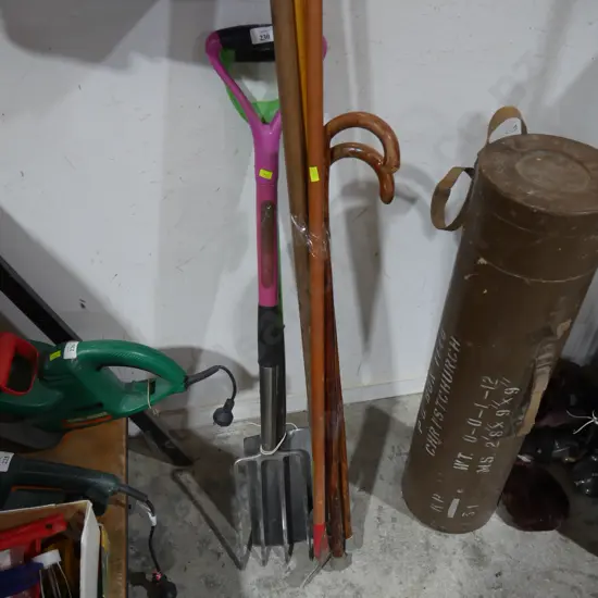 Spade and fork etc