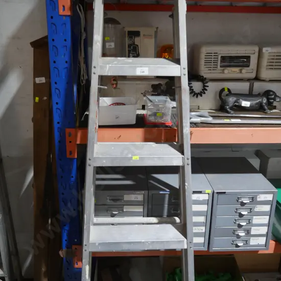 Aluminium extension ladder