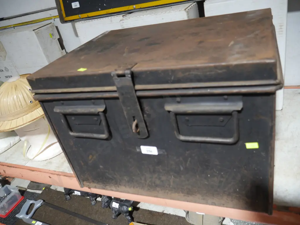 Metal trunk Image 1++