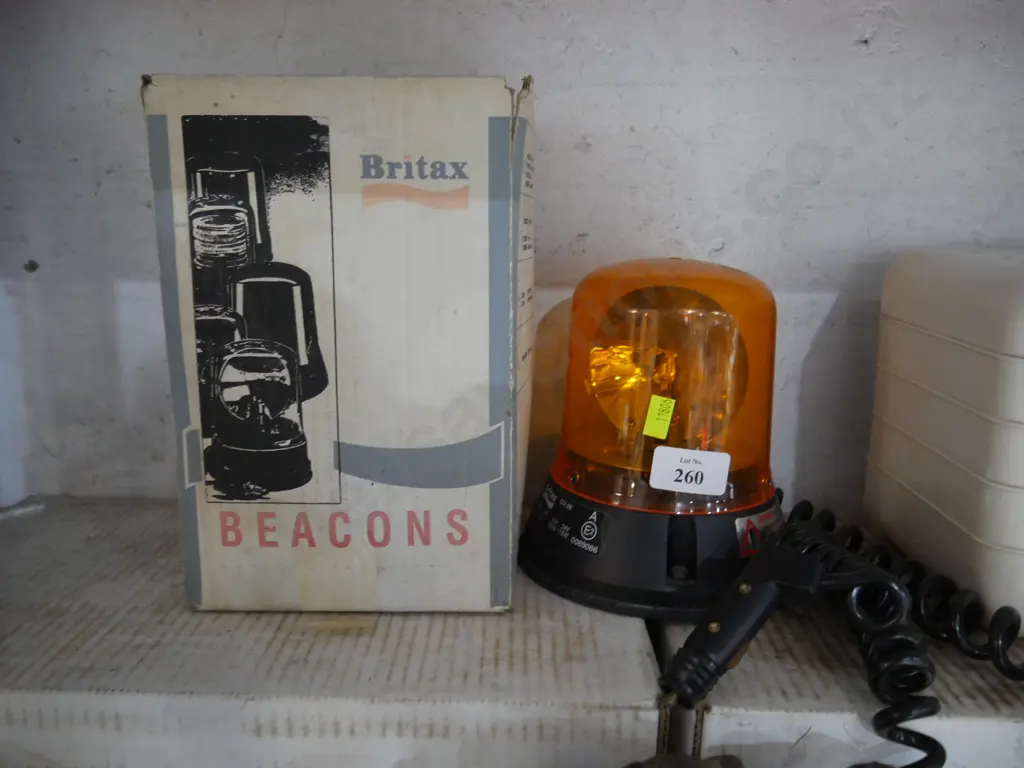 Plug and flashing light Image 1++