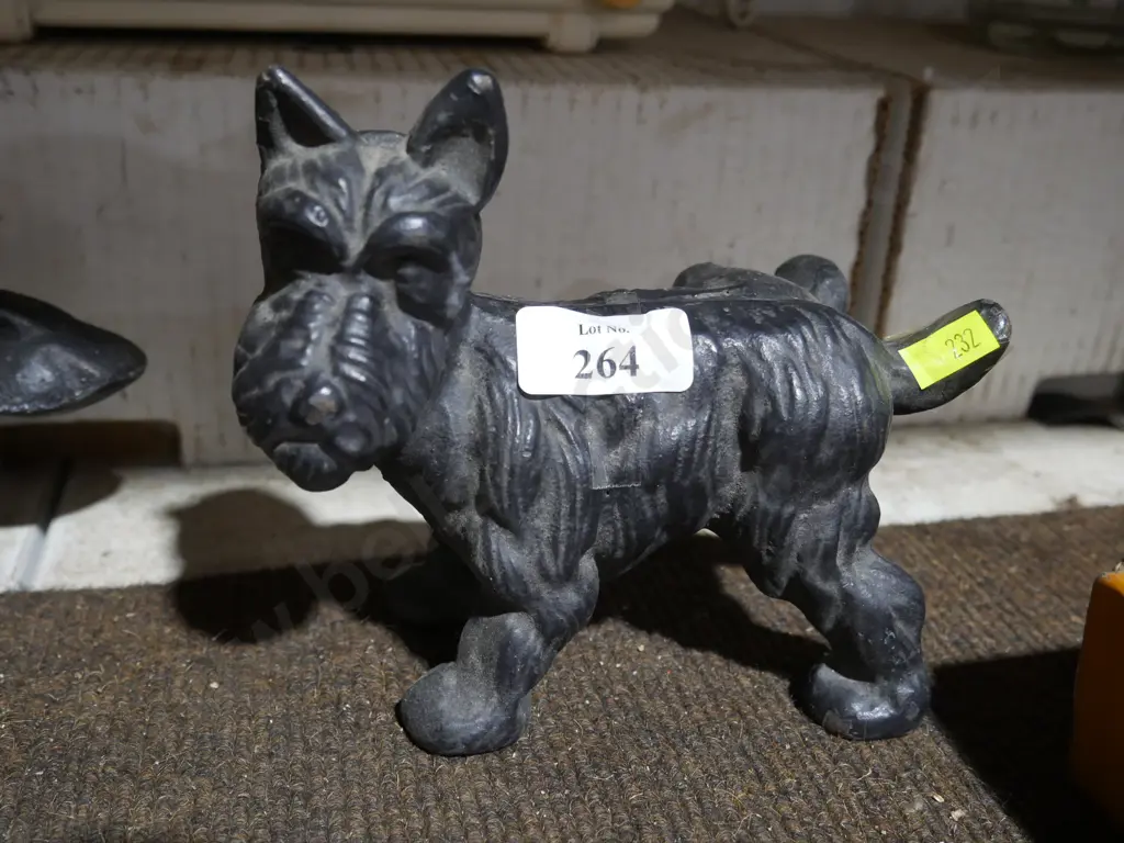 Cast peeing dog door stop Image 1++
