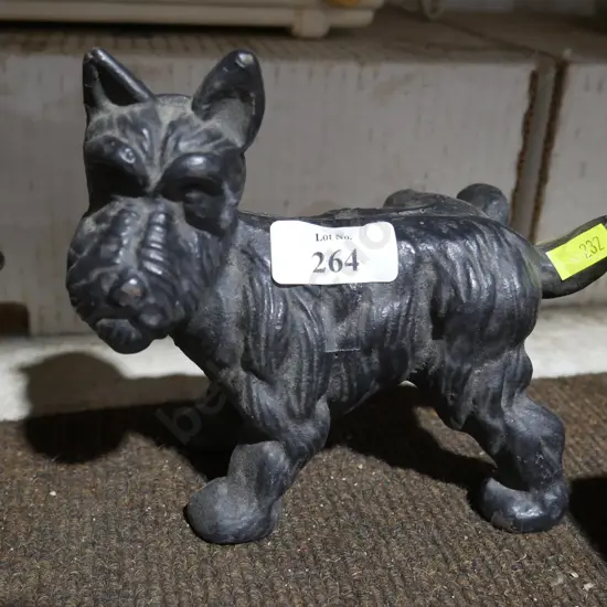 Cast peeing dog door stop