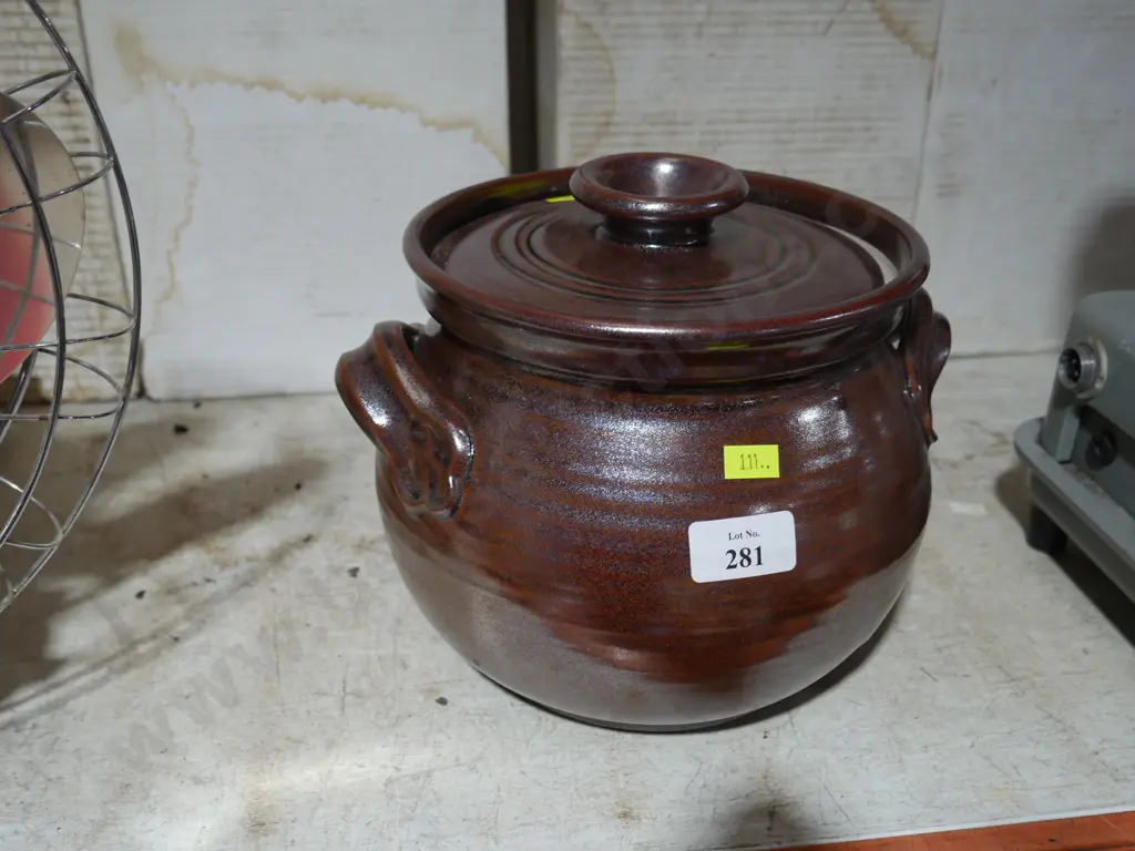 Pottery container Image 1++