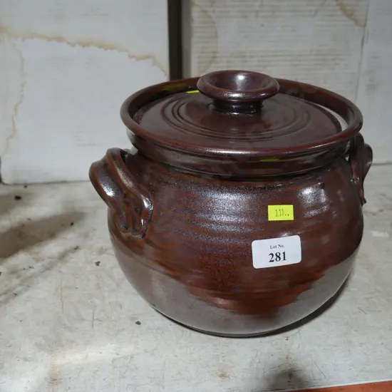 Pottery container