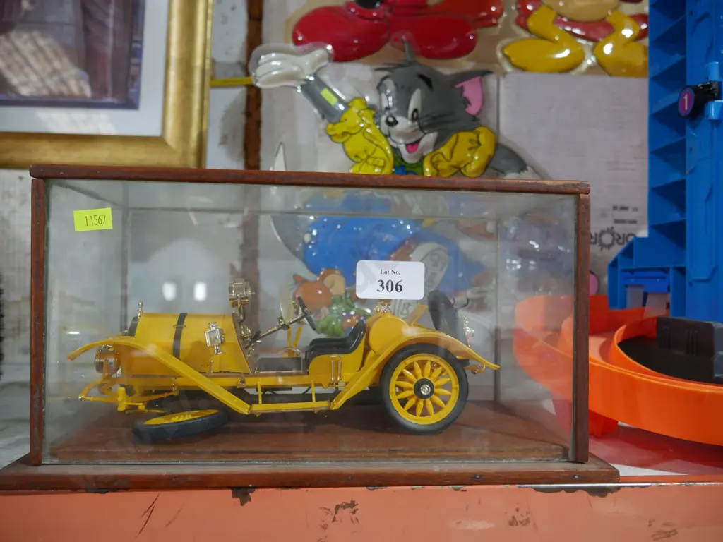 Cased model car A/F Image 1++