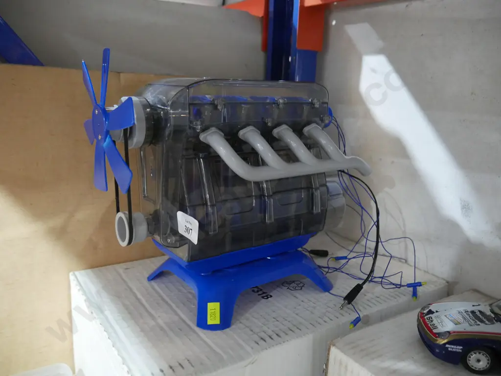 Toy model engine Image 1++
