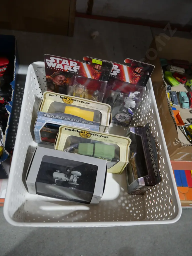 Model cars, Star wars figurines Image 1++