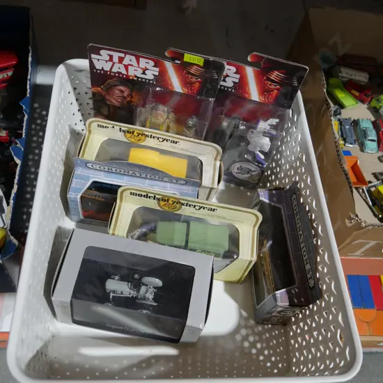 Model cars, Star wars figurines