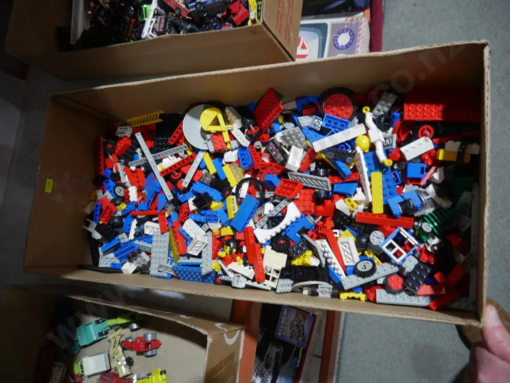 Box of LEGO blocks Image 1++
