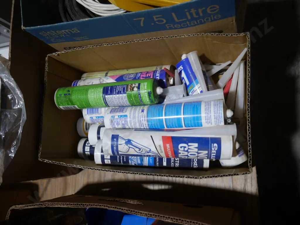 Assorted sealant Image 1++