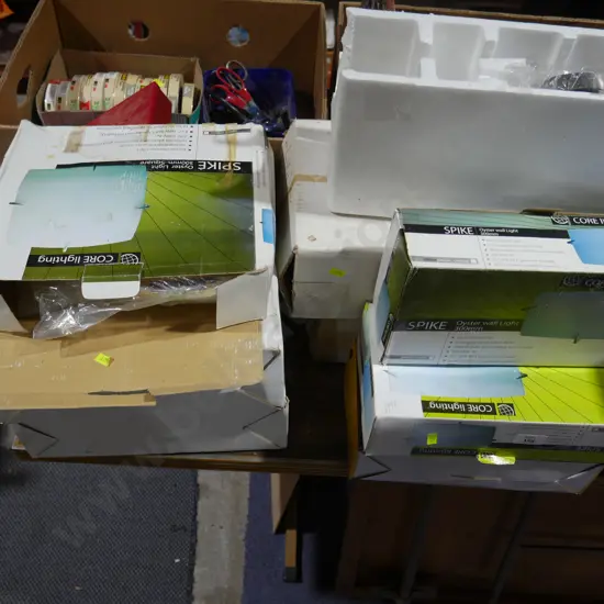Assorted new light fittings