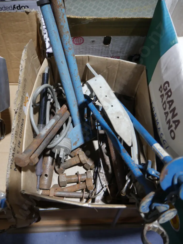 Tether pegs etc Image 1++