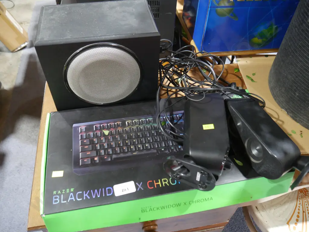Razer gaming keyboard, speakers Image 1++