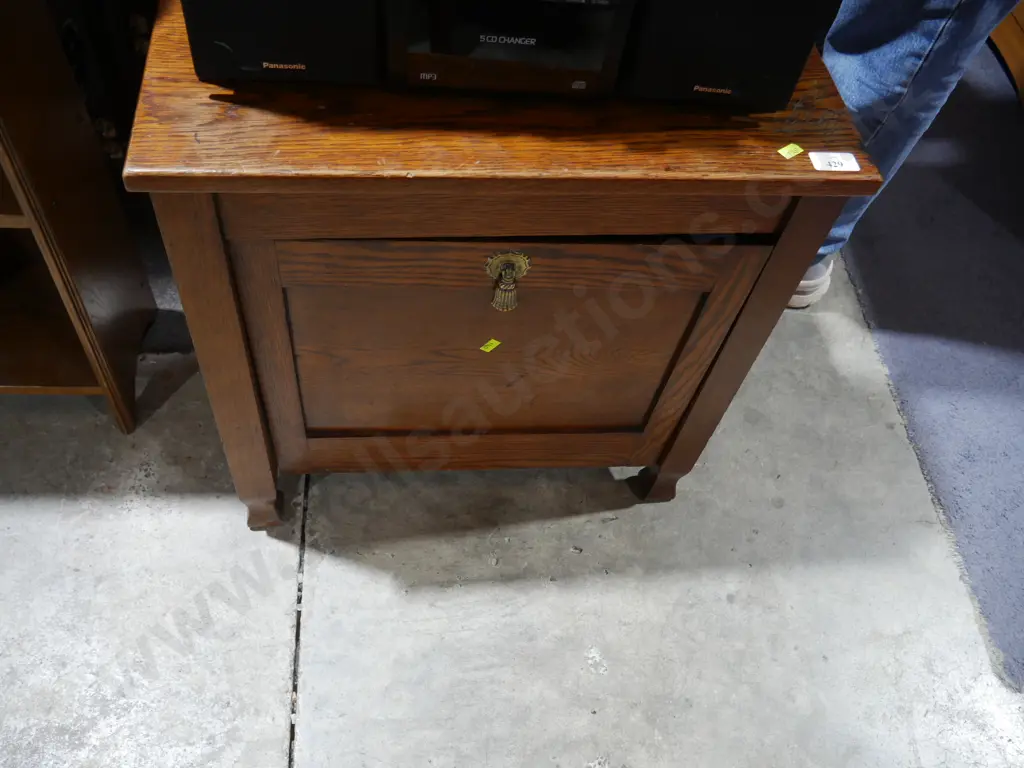 Oak record cabinet Image 1++