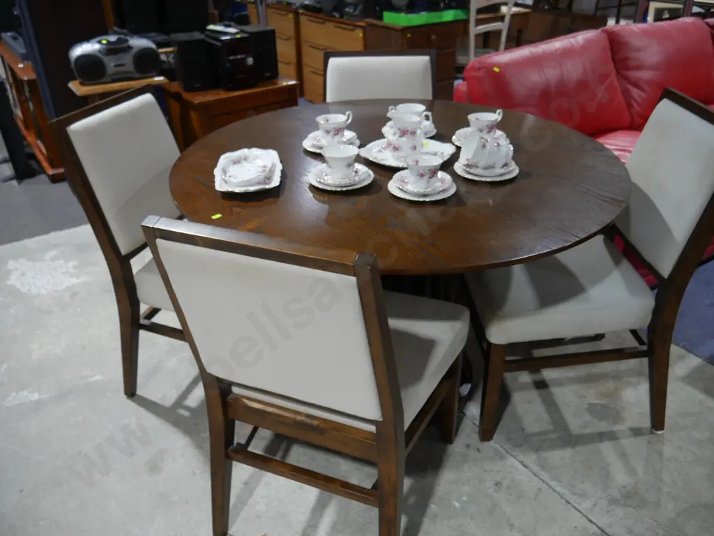 Circular dining table and four chairs Image 1++