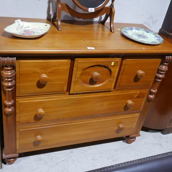 Chest of drawers