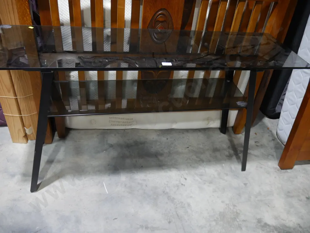 Glass hallway table Image 1++