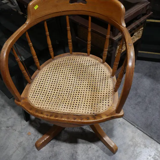 Captain's chair