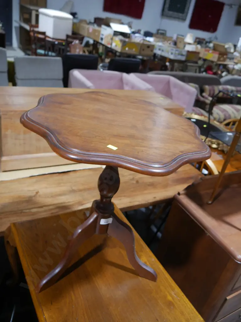 Wine table Image 1++