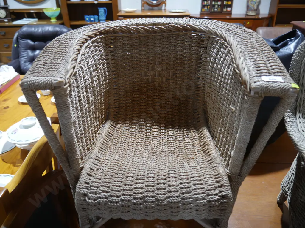 Small wicker chair Image 1++