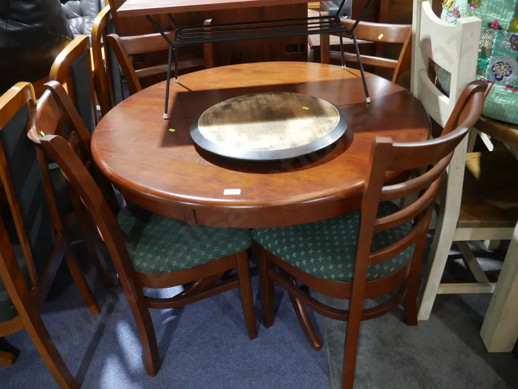 Round dining table and four chairs Image 1++