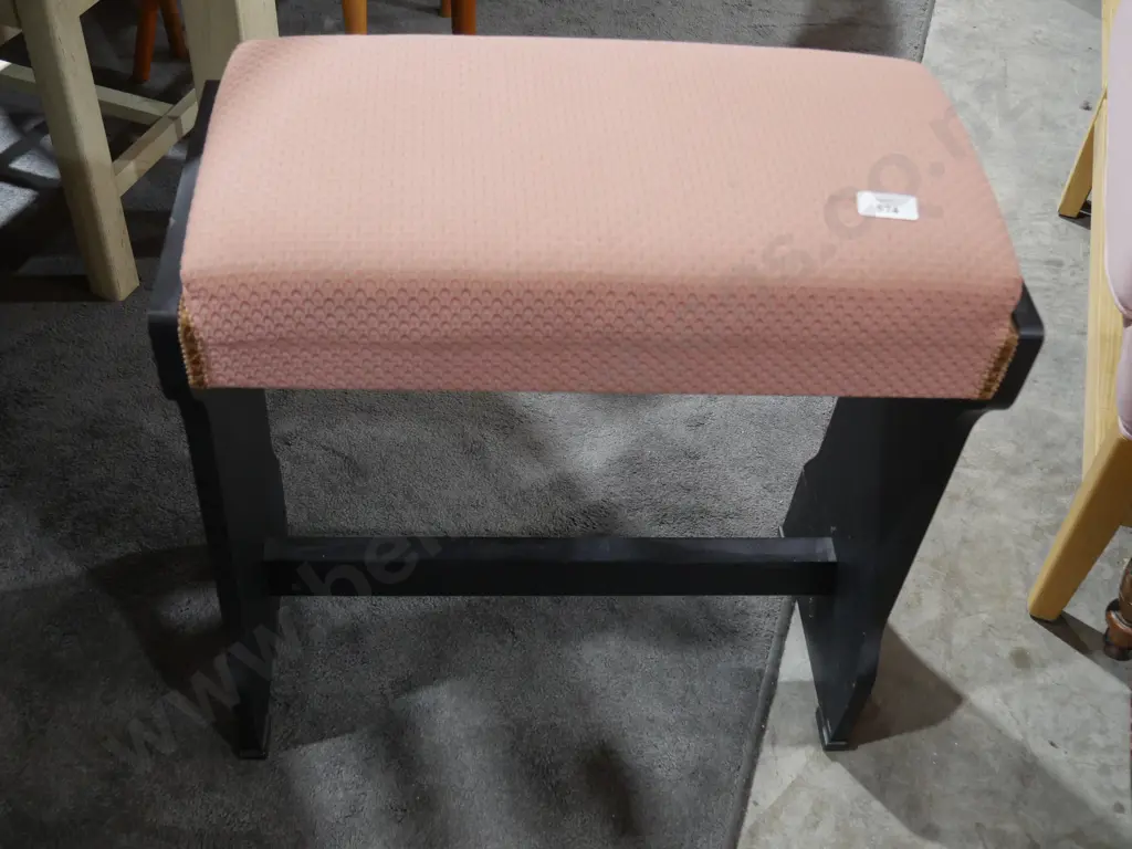 Piano stool Image 1++