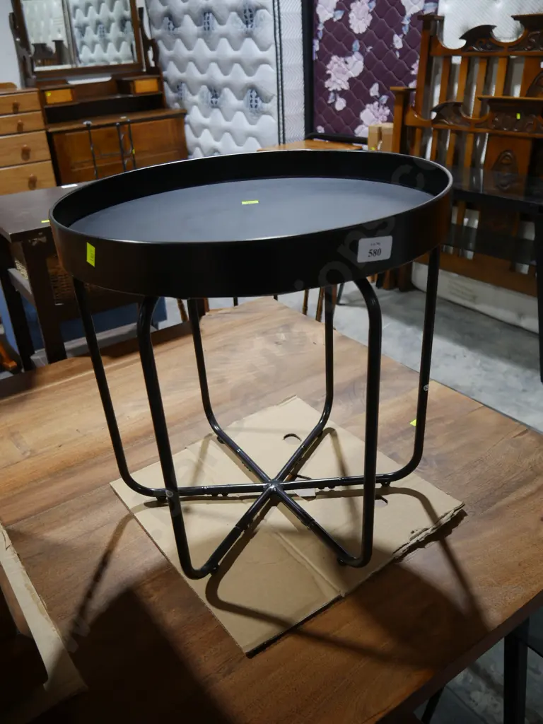 Side table Image 1++