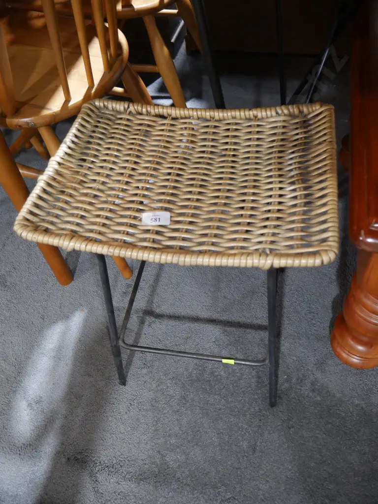 Wicker top stool Image 1++