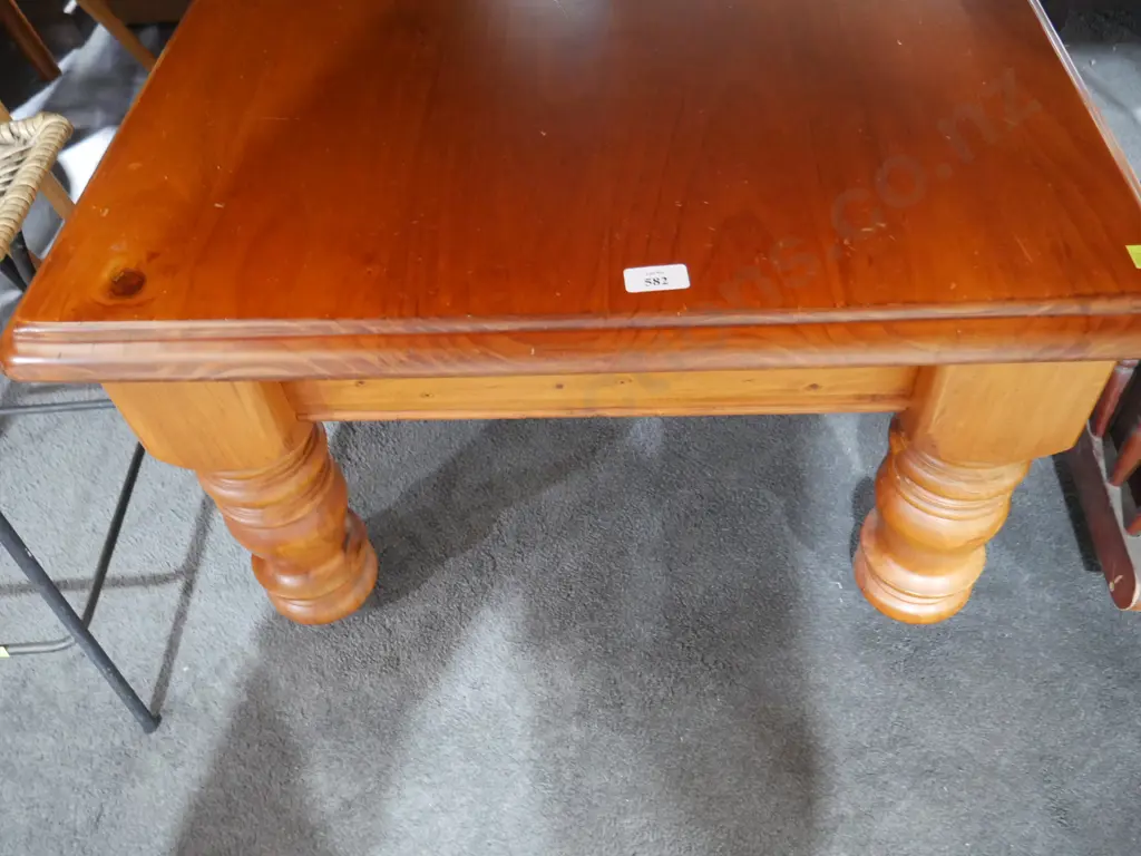 Square coffee table Image 1++