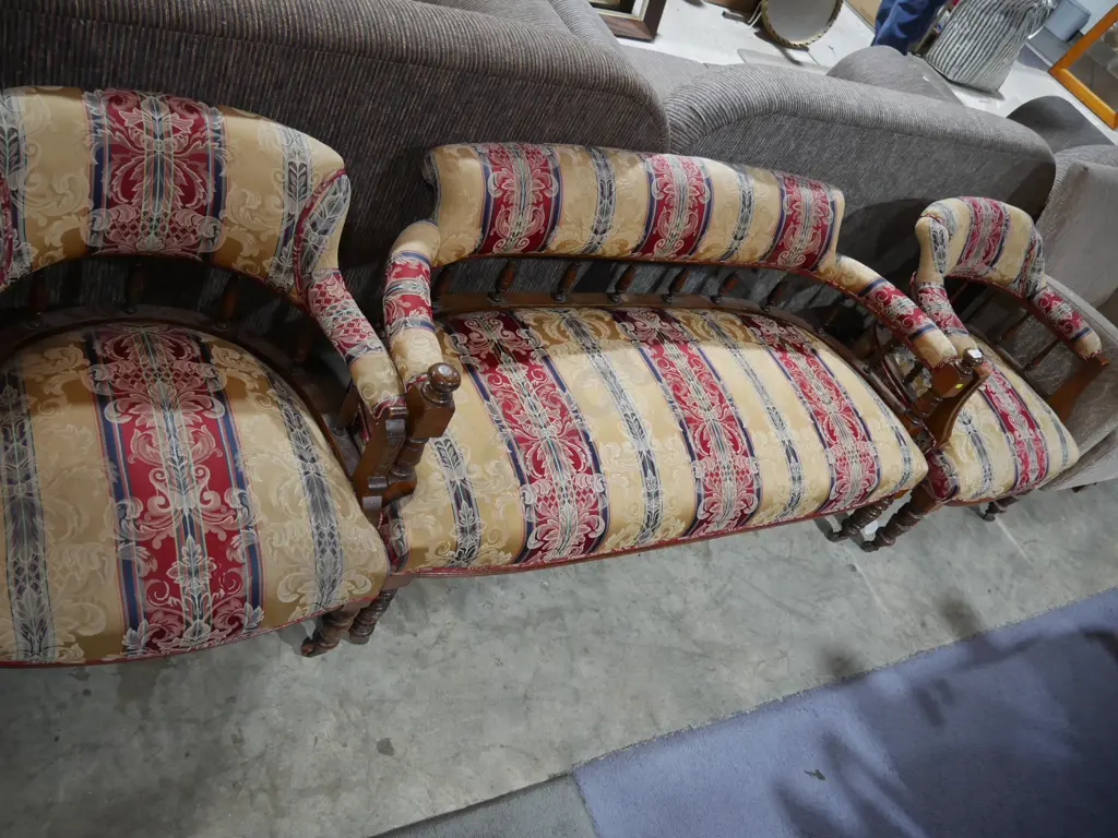Vintage three piece lounge suite Image 1++