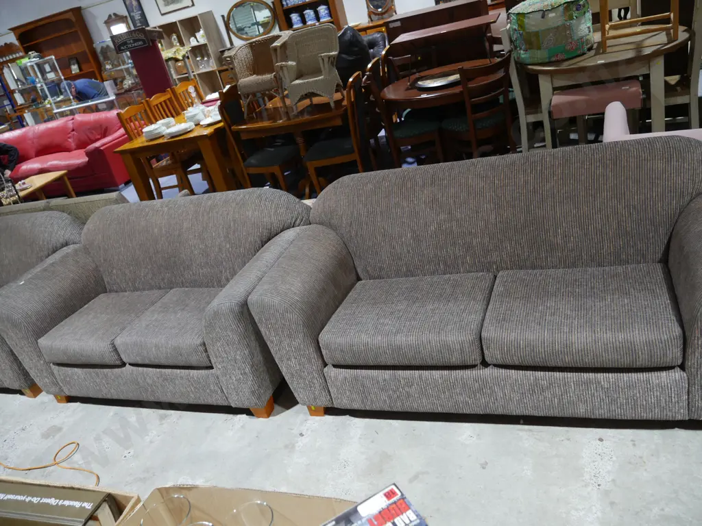 Three-piece lounge suite Image 1++