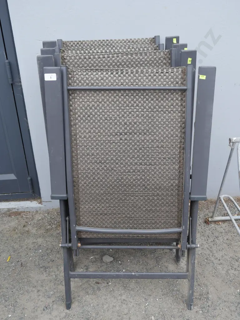 4 outdoor folding chairs Image 1++