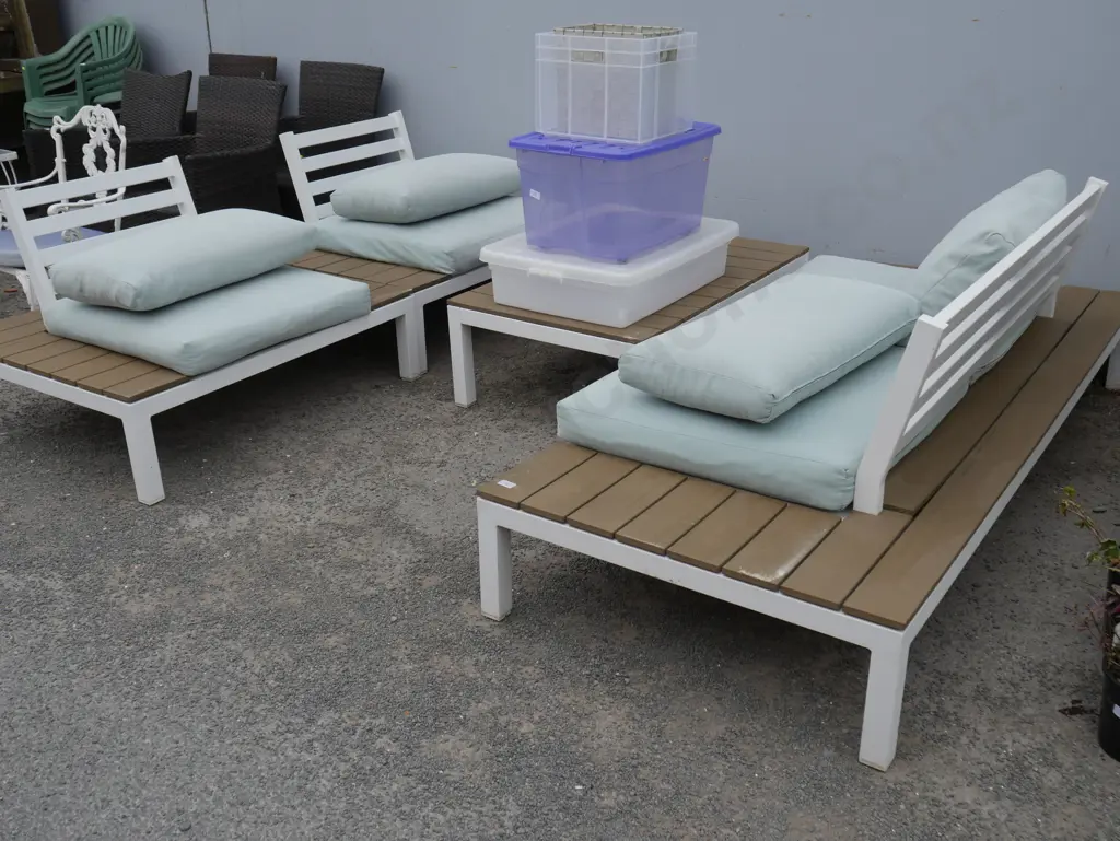 Outdoor suite Image 1++