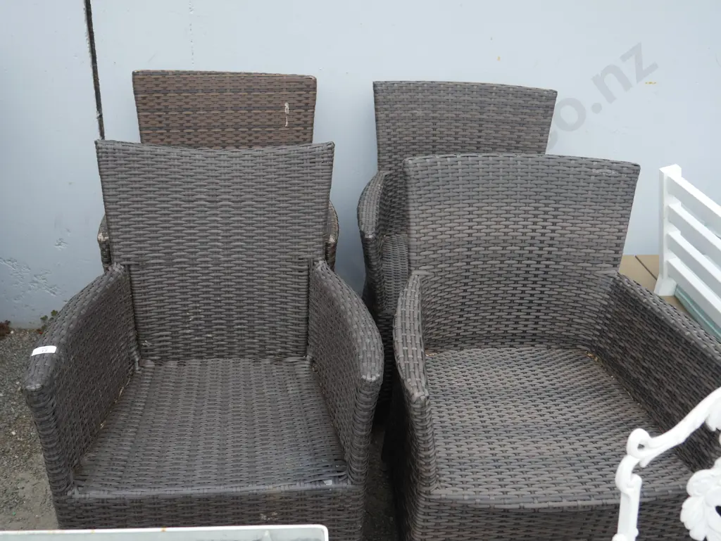 4 outdoor chairs Image 1++